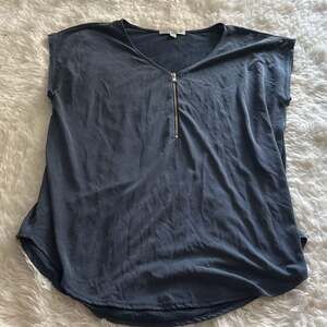 Green Envelope Cap‎ Sleeve Shirt Medium